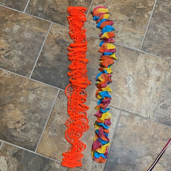 4 kids belts and 2 scarves. - Picture 4 of 6